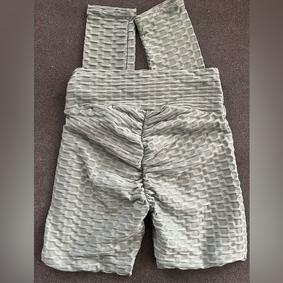 Electric Yoga High Waisted Textured Legging - Picture 2 of 10